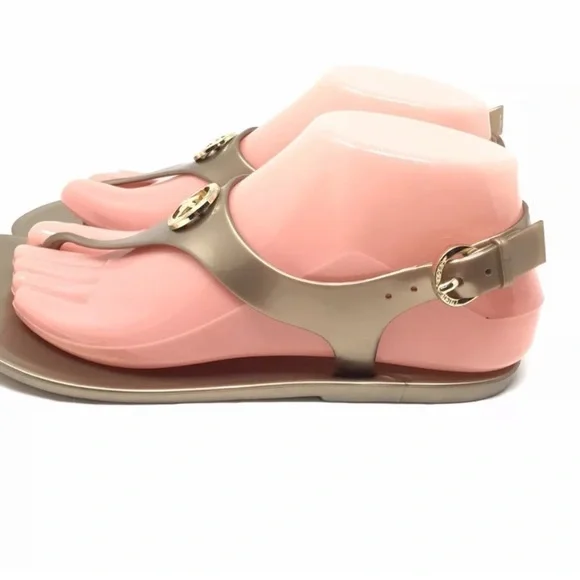 Michael Kors Womens Lillie Gold Size 7 MK Logo Plate Jelly Thong PVC Sandals - Picture 2 of 7